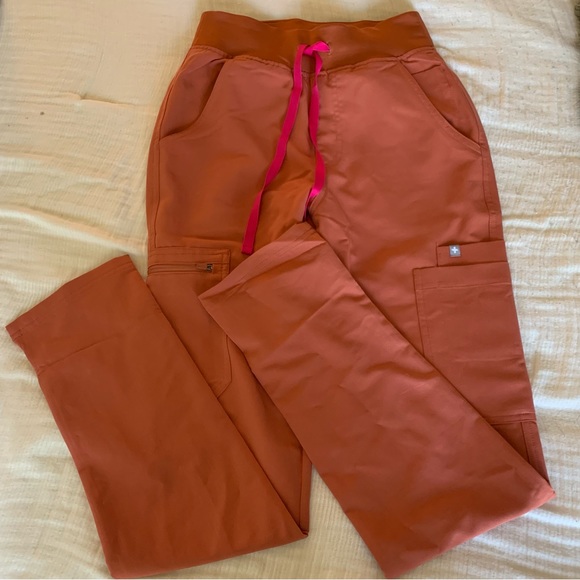Figs XS-T High-Waisted Yola Scrub Pants - Picture 5 of 6